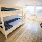 Luxurious 4Bdr Retreat With Free Parking
