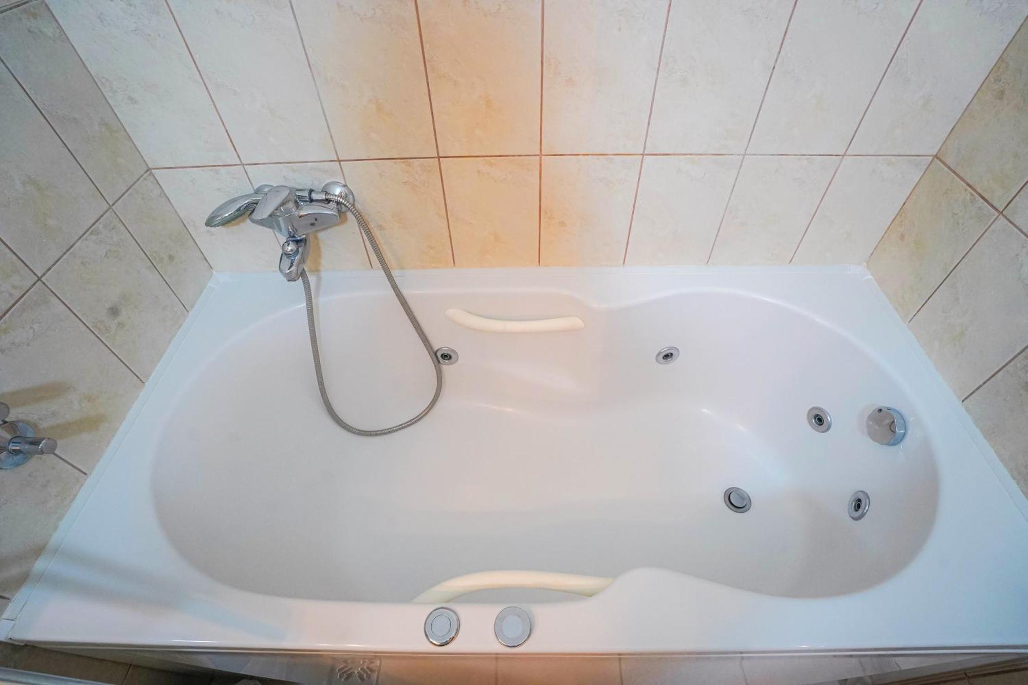 Villa Luxurious 4bdr Retreat With Free Parking *