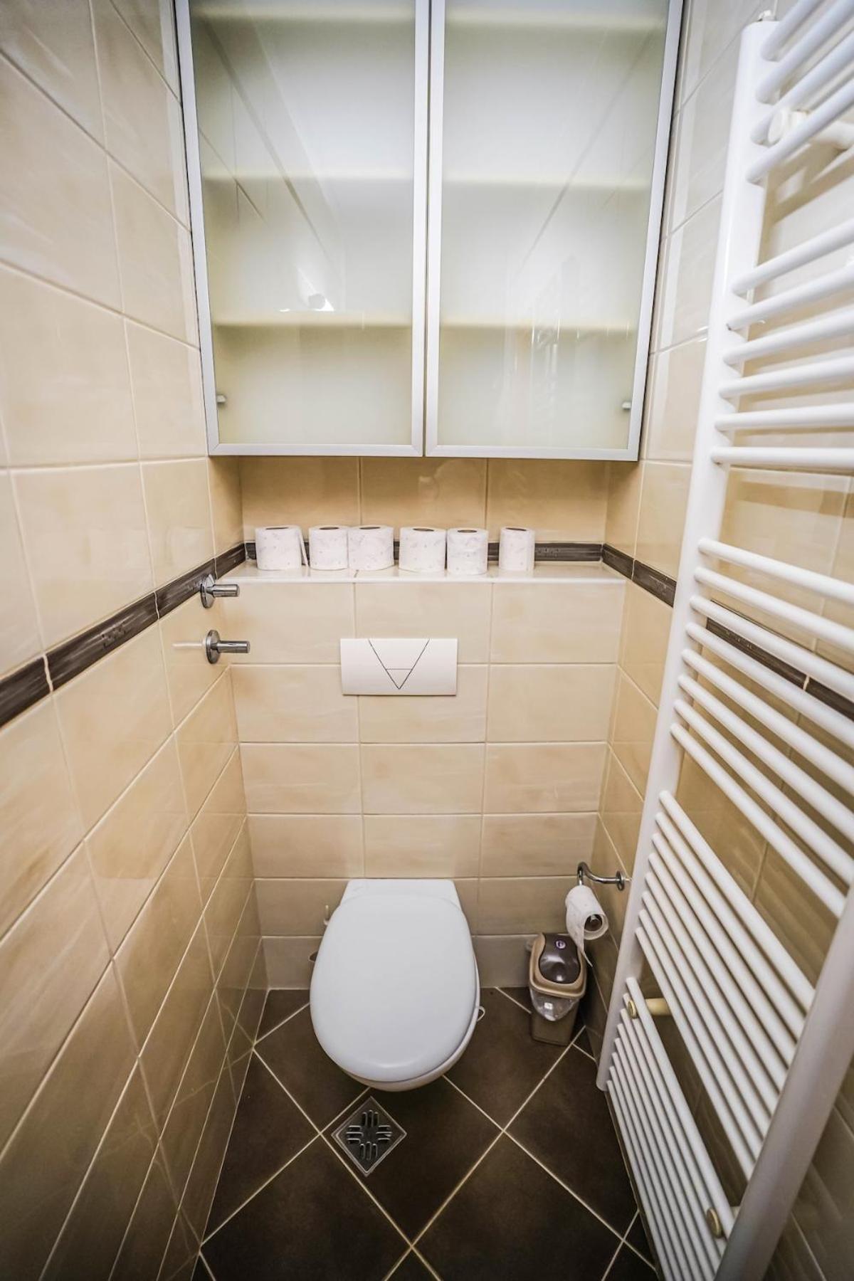 Luxurious 4bdr Retreat With Free Parking Villa *