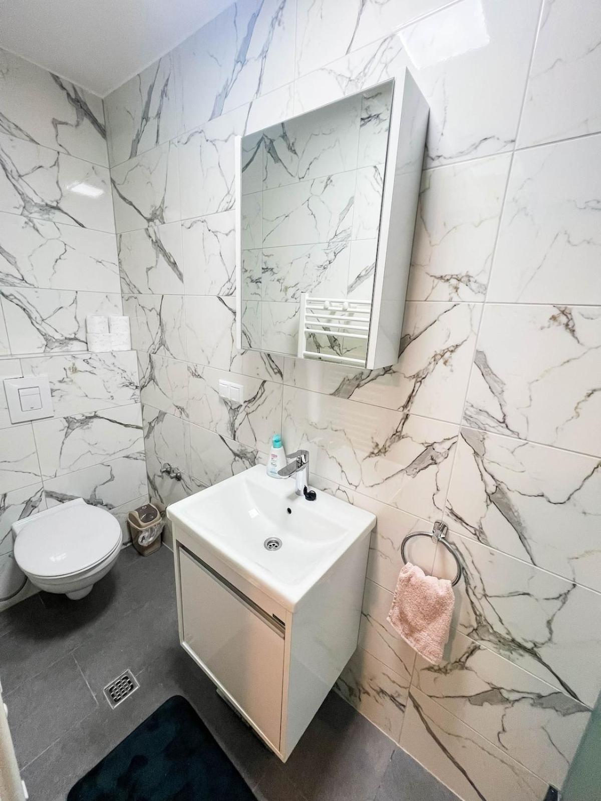 Luxurious 4bdr Retreat With Free Parking Villa Sarajevo