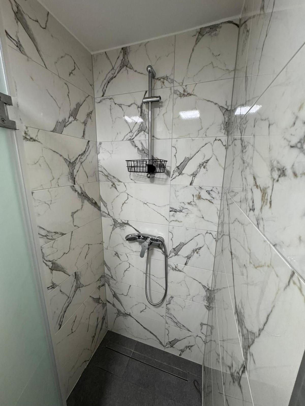 Villa Luxurious 4bdr Retreat With Free Parking