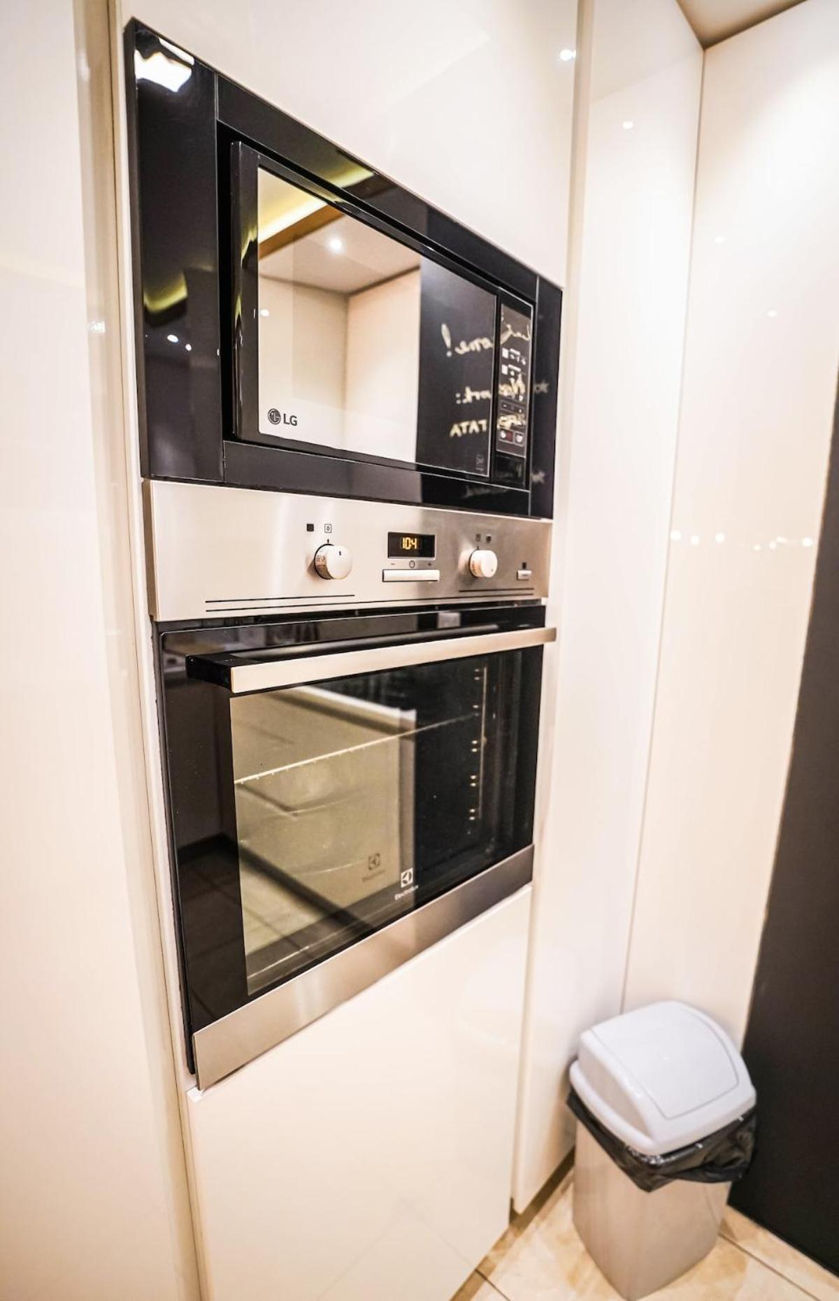 Luxurious 4bdr Retreat With Free Parking Villa