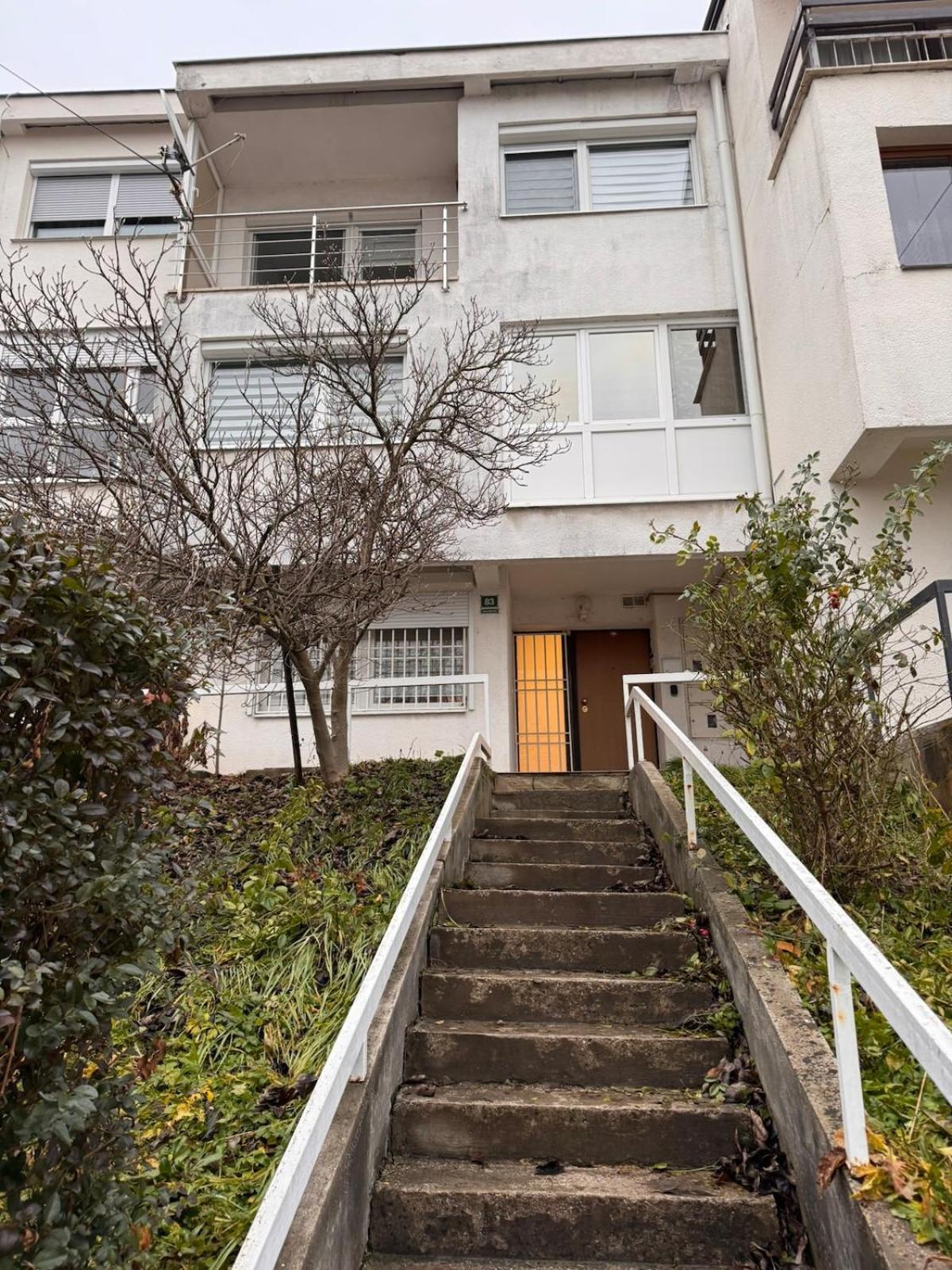 Luxurious 4bdr Retreat With Free Parking Villa